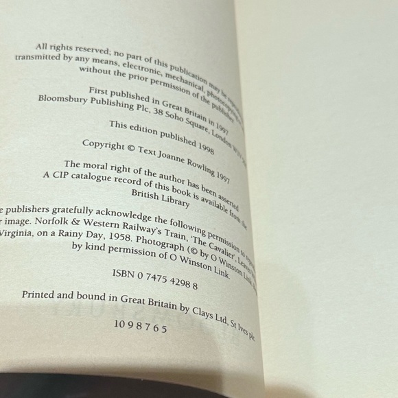 📚 Harry Potter and the Philosopher’s Stone - 1998 First Edition Adult Cover - Picture 7 of 11